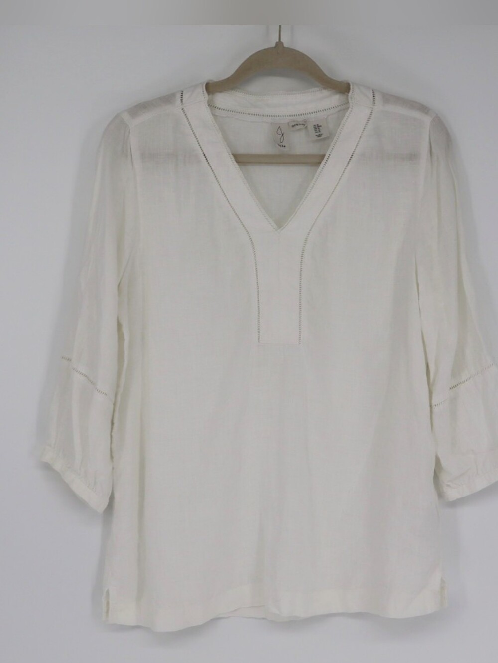 Joie Woman's Linen White V-Neck Top Shirt Eyelet Size Medium Costal